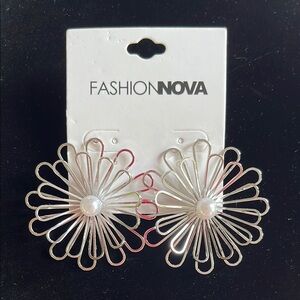 FASHION NOVA Flower Earrings